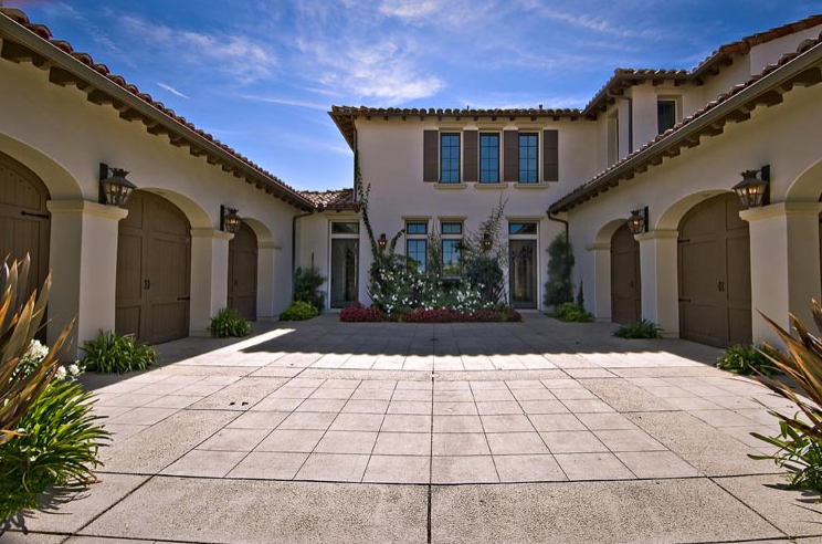 Report: Khloe Kardashian Buys Justin Bieber's Calabasas ...