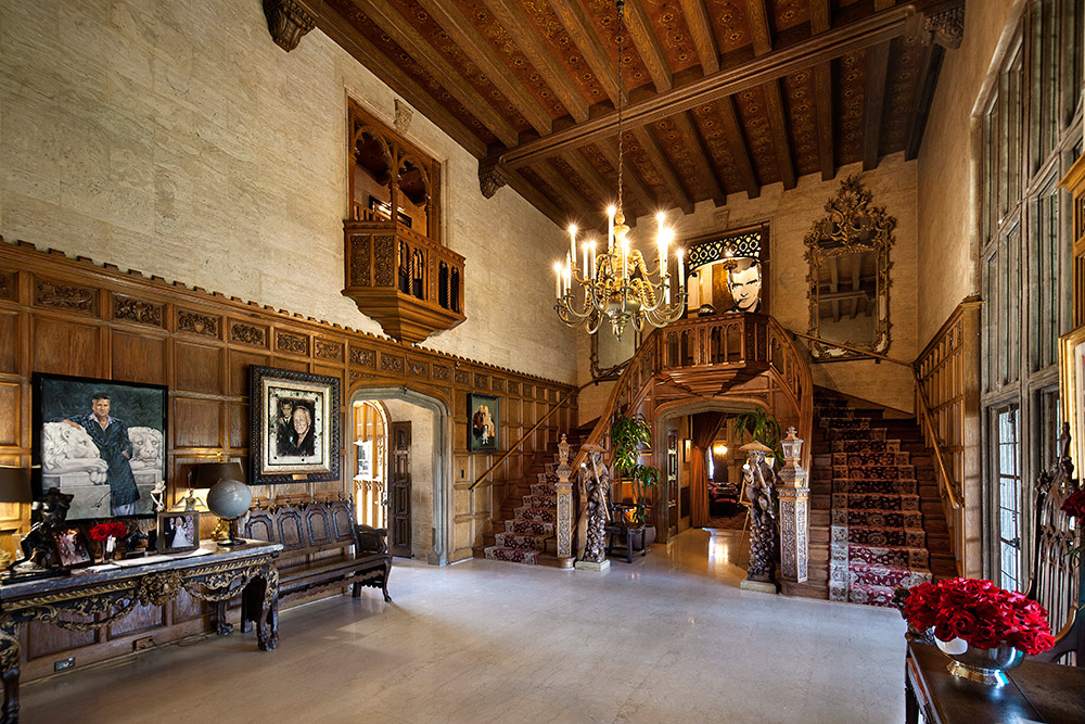 The Infamous Playboy Mansion Could Be Yours For A Cool 200 Million   Playboy Mansion For Sale Foyer 