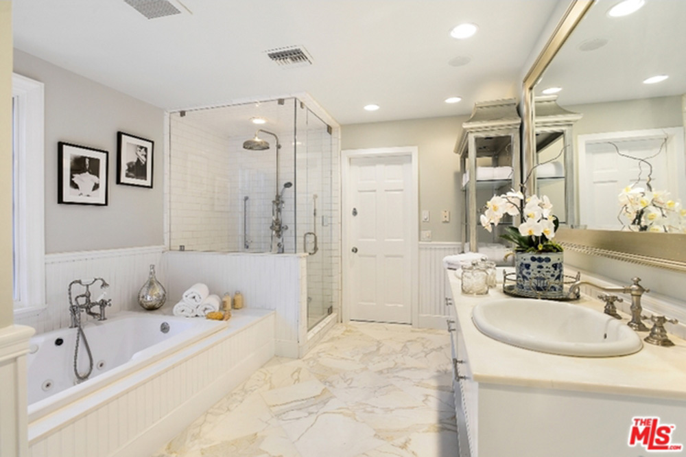 Want To See The New House Zoe Saldana Bought In Beverly Hills