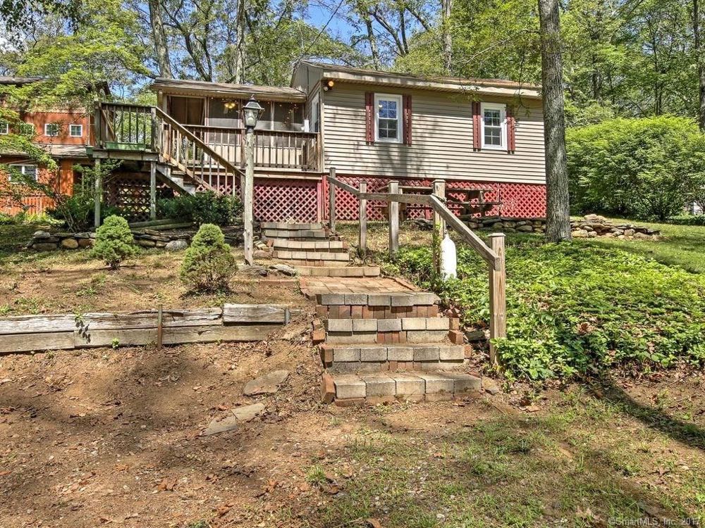 Country Cottages Under 200K in Beautiful Spots for Sale Right Now